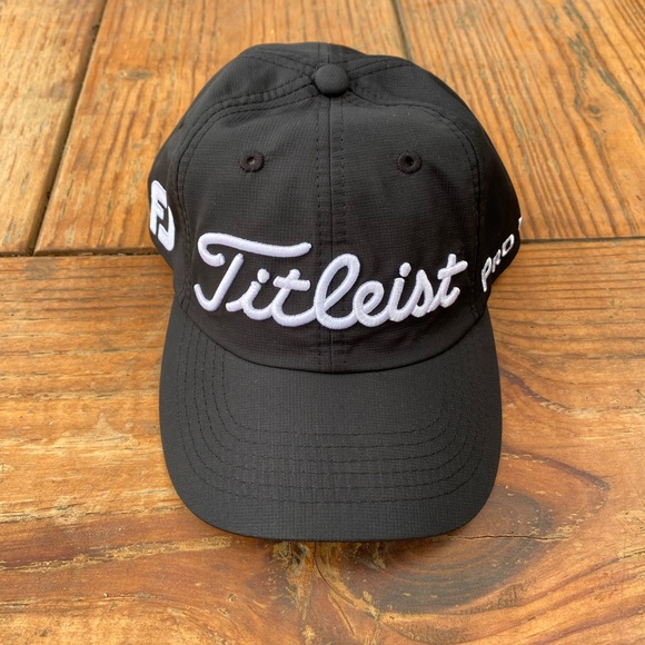 Titleist Tour Performance Golf Hat in Black NWT